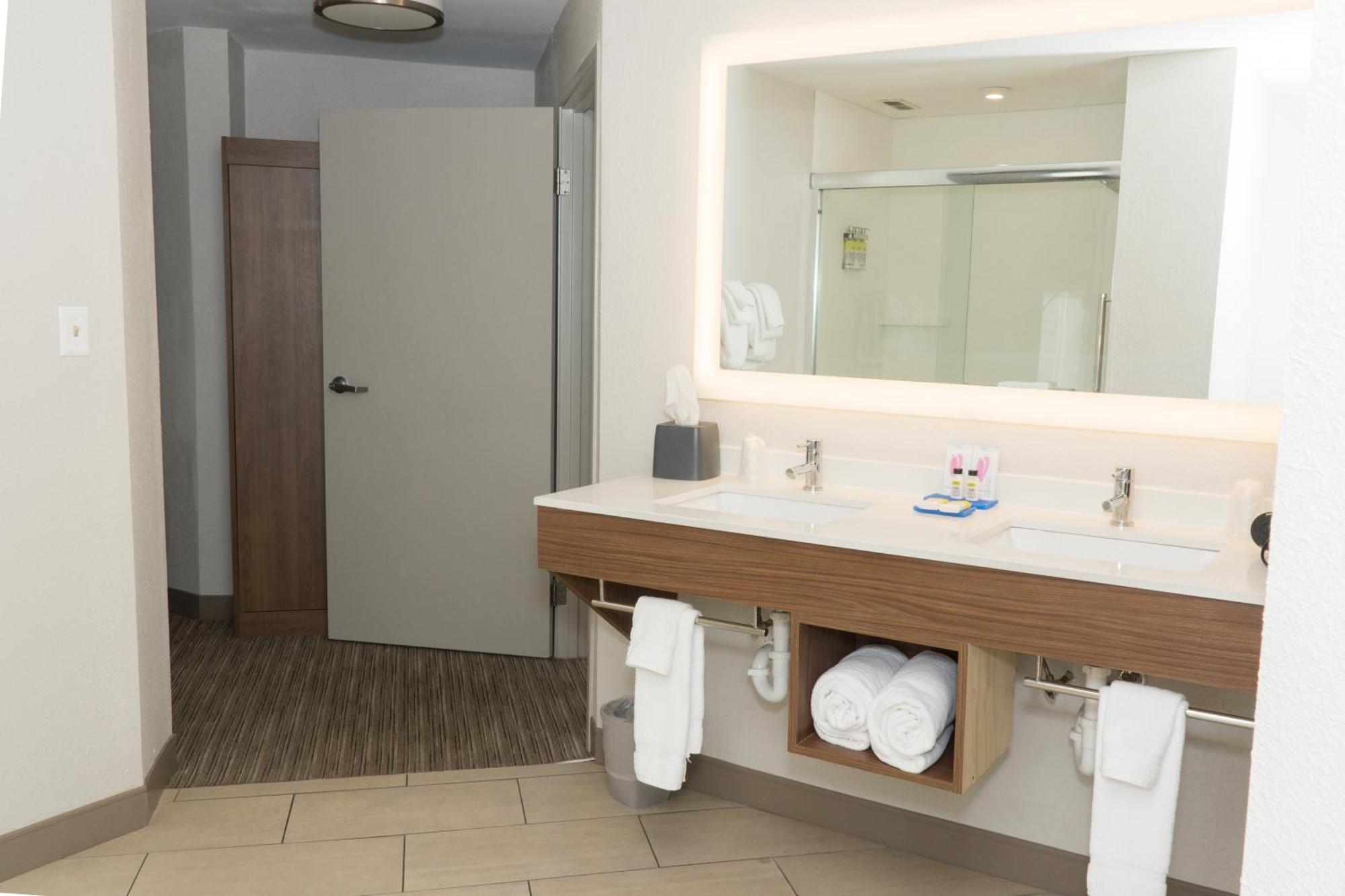 Holiday Inn Express Hotel & Suites Madison By Ihg חדר תמונה